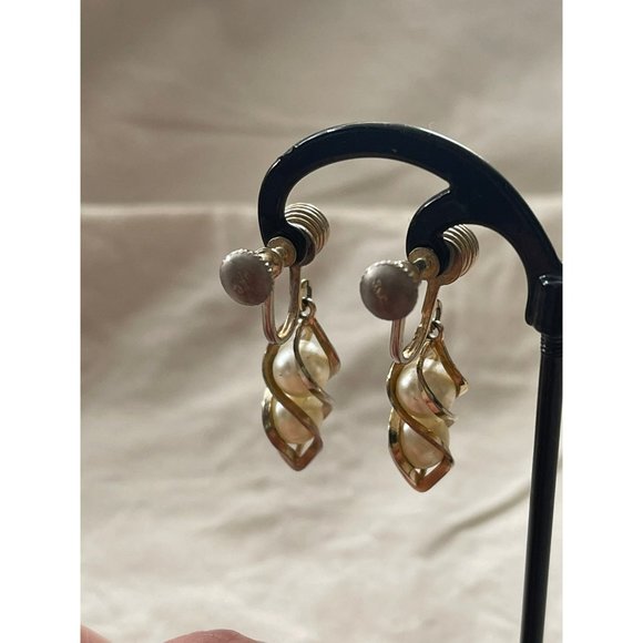 Antique/Vintage Antiqued Gold Tone Spiral Caged Dbl Pearl Screw-On Clip Earrings - Picture 5 of 11